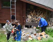 Halki poikki ja pinoon...